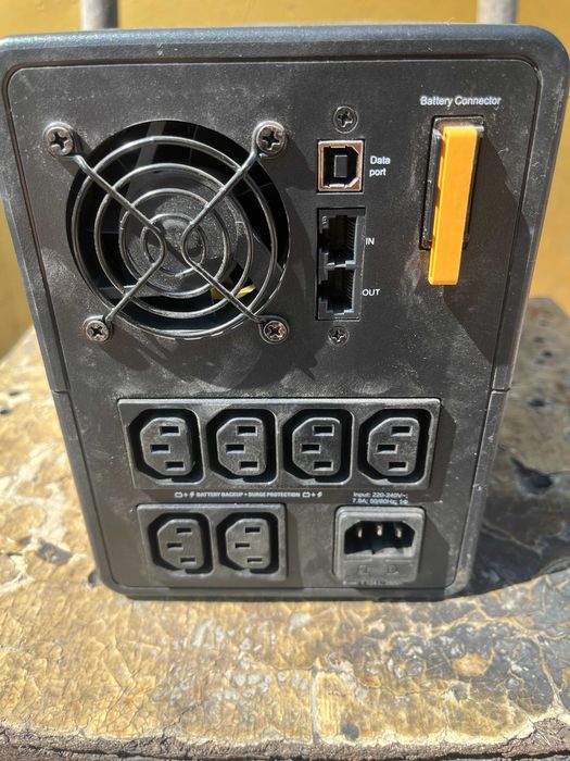 ДБЖ APC Back-UPS 900W/1600VA