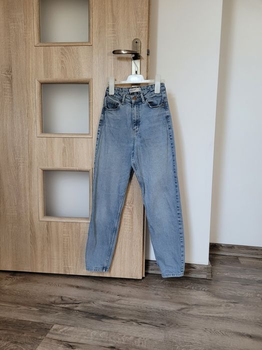 House jeansy mom