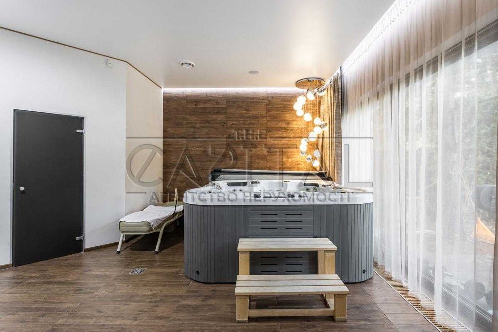 Преміальний маєток у серці Козина