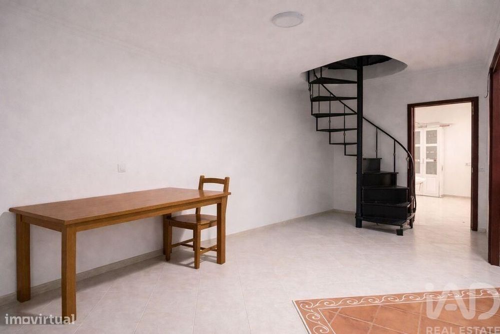 Moradia em banda T3 em Sacavém e Prior Velho de 73,6 m2