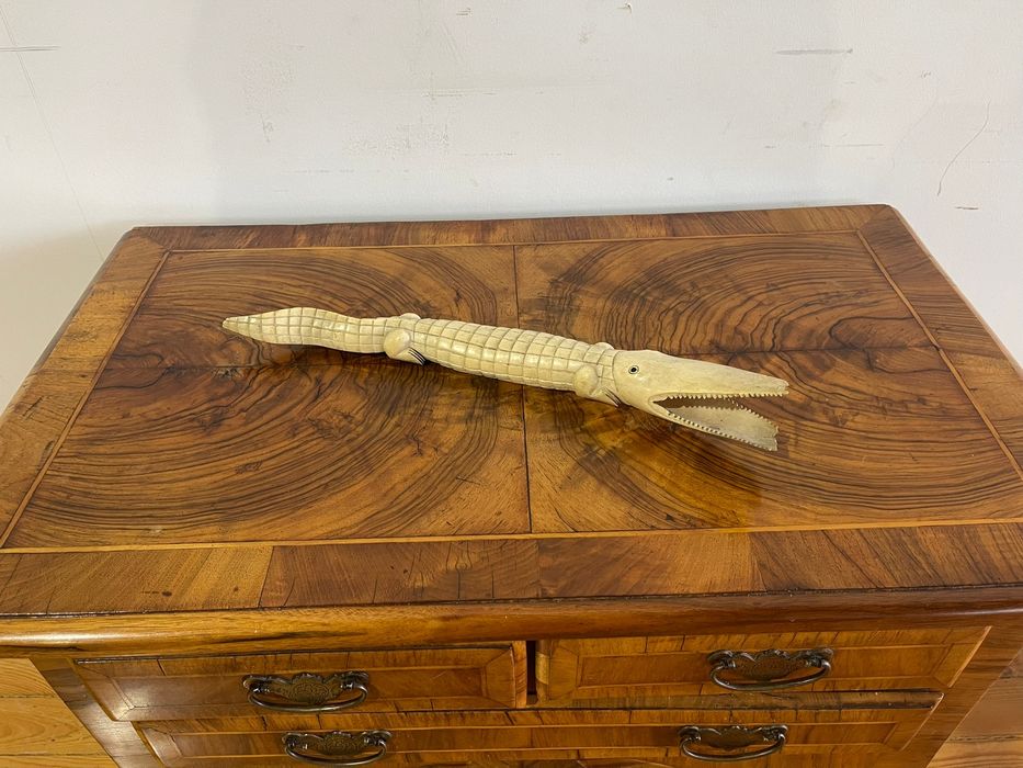 Escultura - Crocodilo em matéria córnea