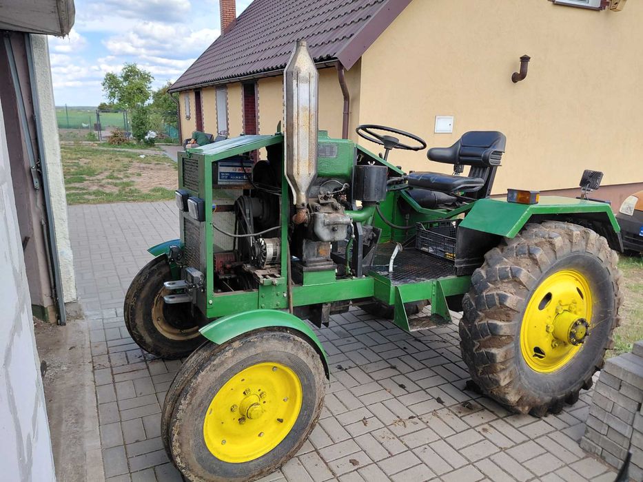 Esiok Es Sam Traktorek