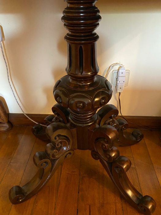 Mesa de jogo e bridge, com 80 anos
