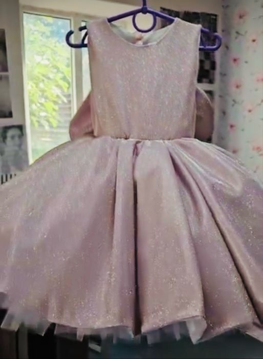 Продам платье 4-5 лет