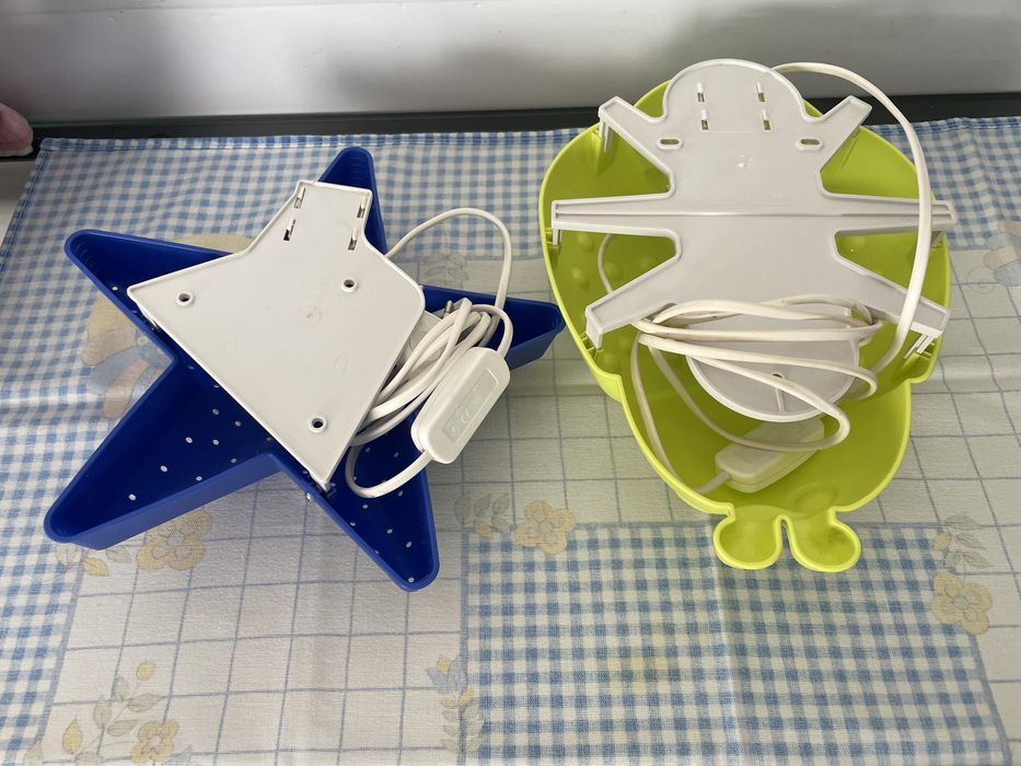 Artigos criança candeeiros, cabides e relógio