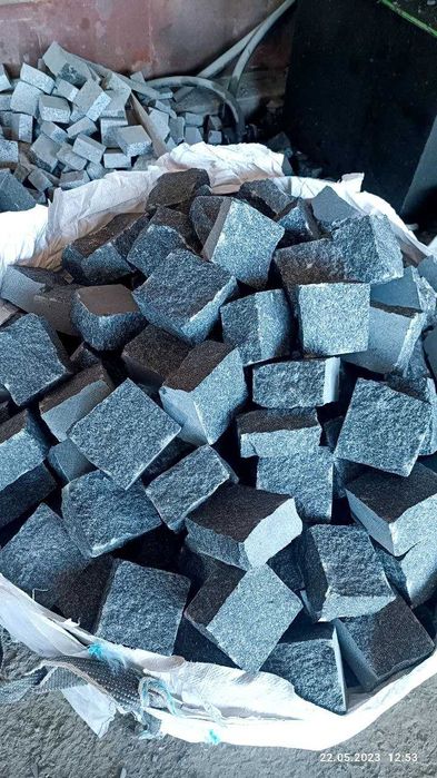 Бруківка для вантажних авто.