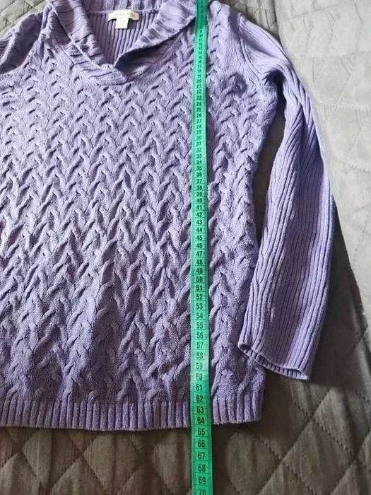 Fioletowy sweter z wywijanym dekoltem V rozmiar M