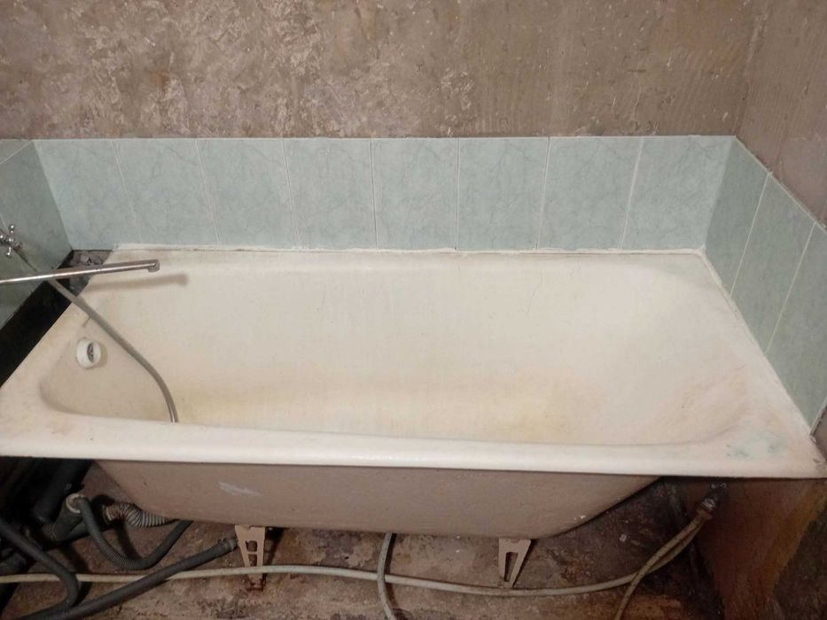 Віддам безкоштовно чавунну ванну.Самовивіз.т.0985633060.