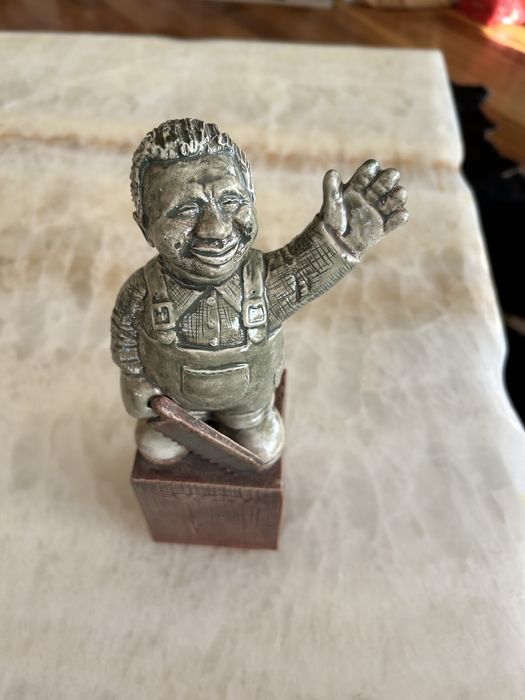 Керамическая статуэтка лесоруба