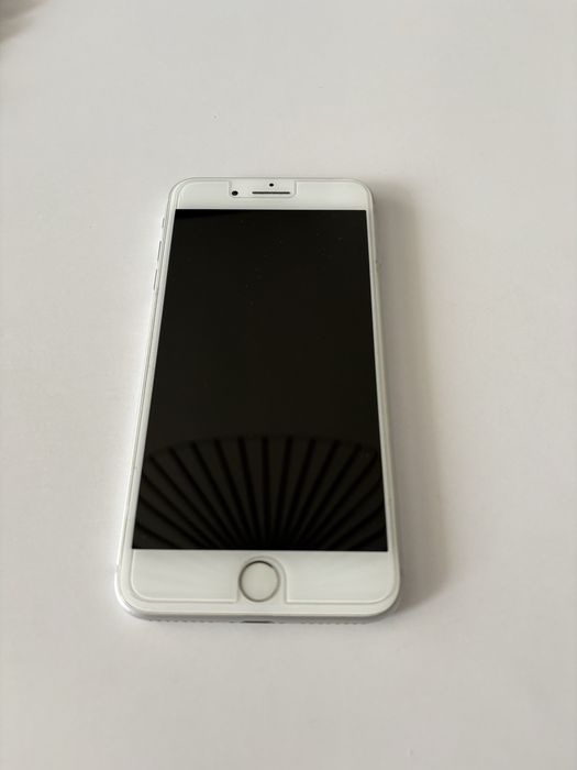 iPhone 8 Plus, dobry stan