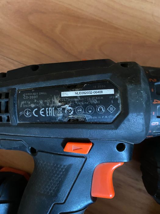 Шуруповерти 2 шт Дніпро М