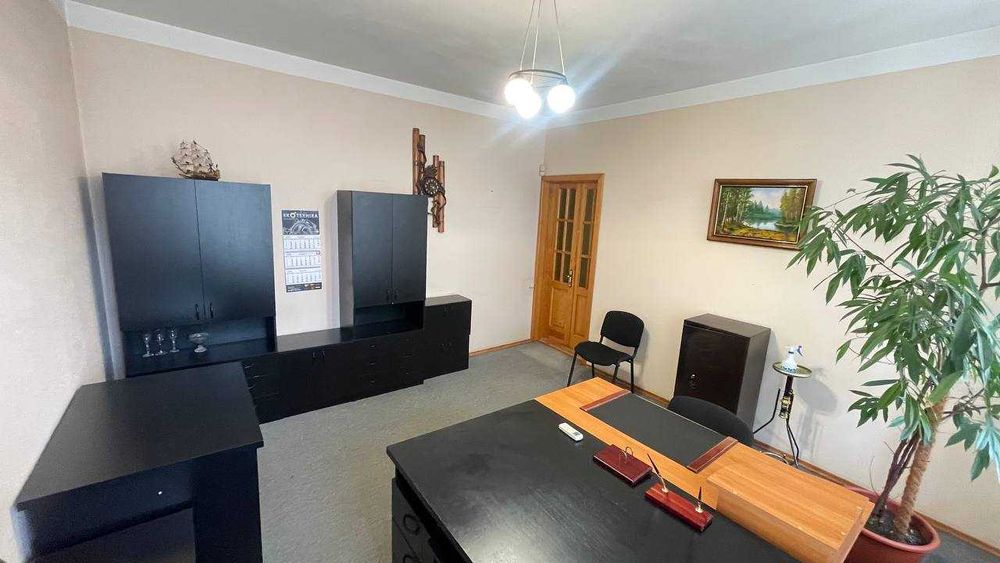 Оренда 3к офісу 75 м2 в центрі з меблями, парковкою та інд.опаленням