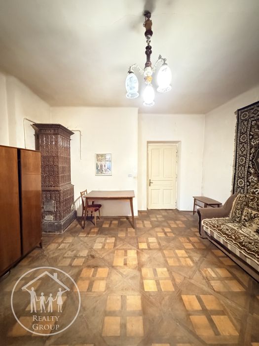 Центр, унікальний вид з вікна, фасадні вікна