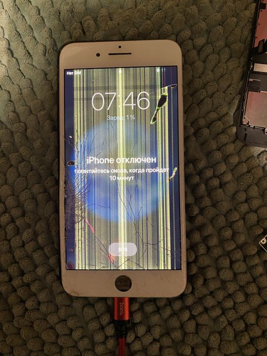 Продам 2 айфона 7+ та 6