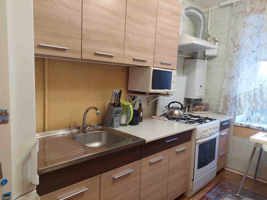 3х кімнатна квартира на О.Антонова 75.000 доларів 66 м.кв