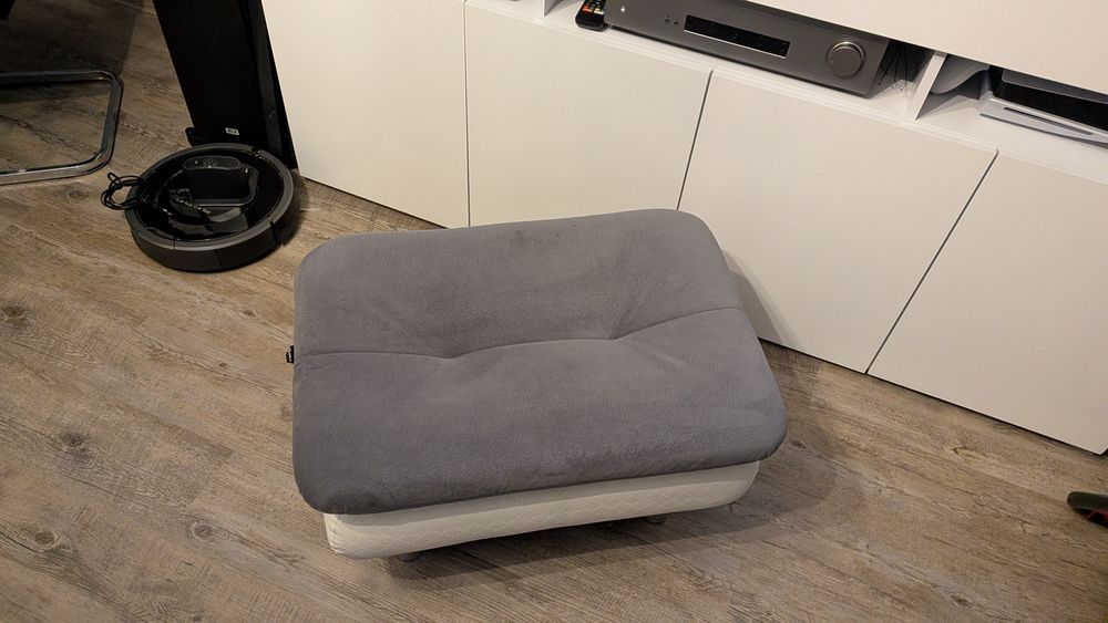 Pufka ,podnóżek szaro biała