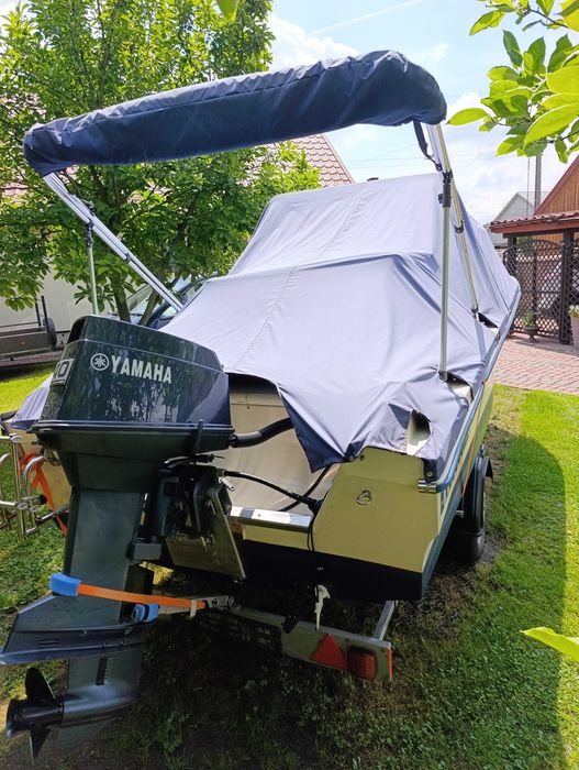 Łódź motorowa kabinowa