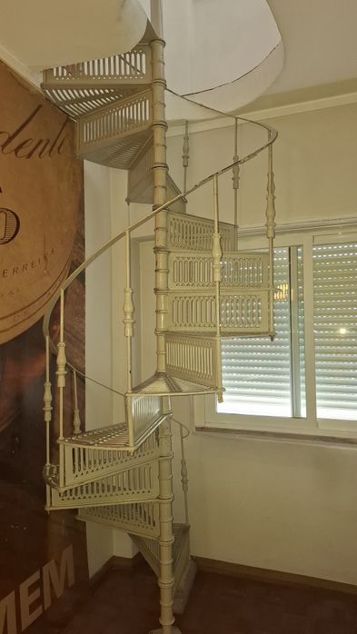 Escada em caracol em ferro
