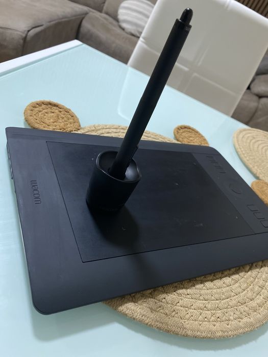 Wacom Intuos Pro464216295798876160