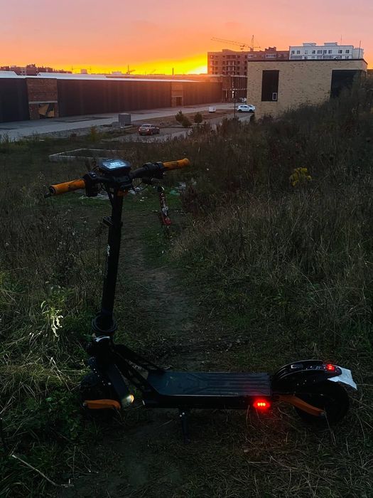 Продам електросамокат