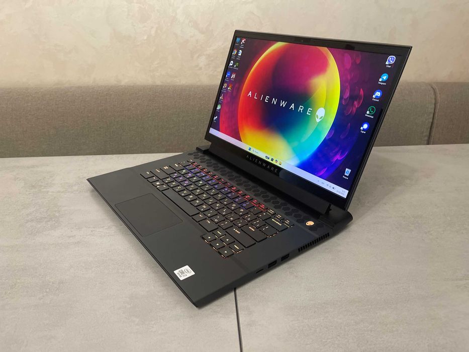 Ігровий ноутбук Dell Alienware 15 R3 / 15,6" FHD IPS / i7-10750H / 16GB / 512GB / GeForce RTX 2070 Super 8GB