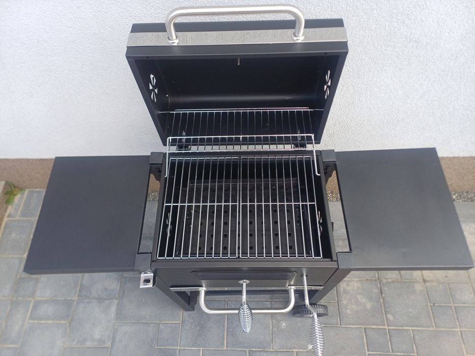 Grill ogrodowy węglowy