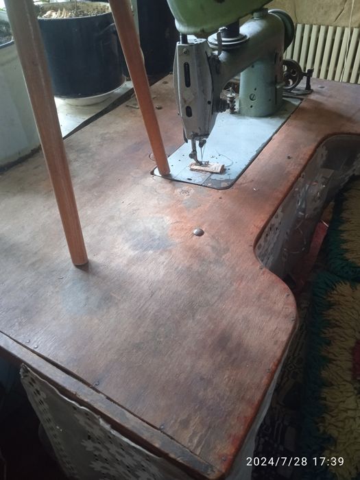 Продам швейную машинку