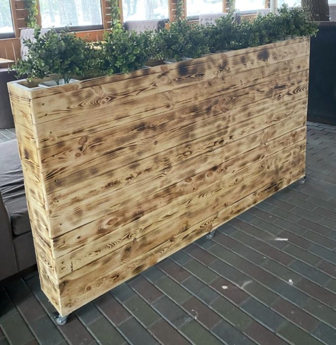 Деревʼяні кашпо / клумби.