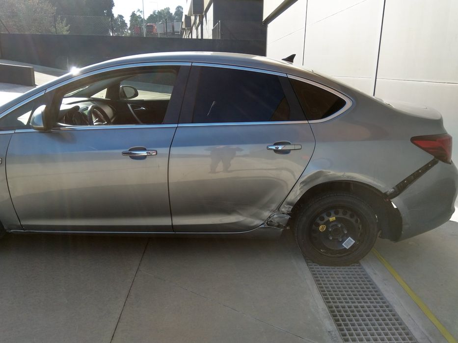 OPEL ASTRA J - 2013 - Para Peças