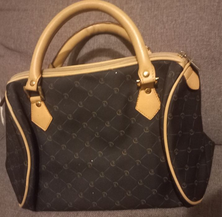 Torebka kuferek stylowy .