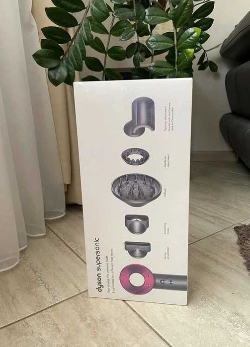 Nowa Stan idealny suszarka do włosów prezent Dyson HD08