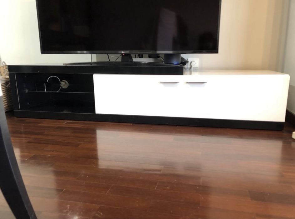Móvel de televisão sala preto e branco