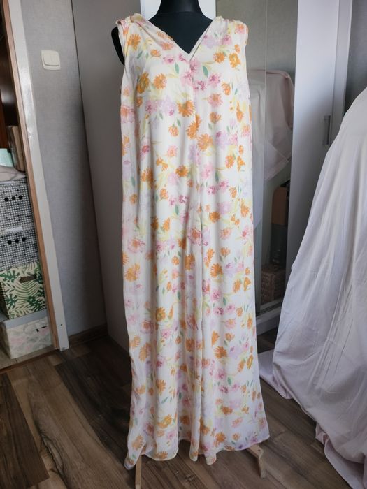 Długi kombinezon w kwiaty