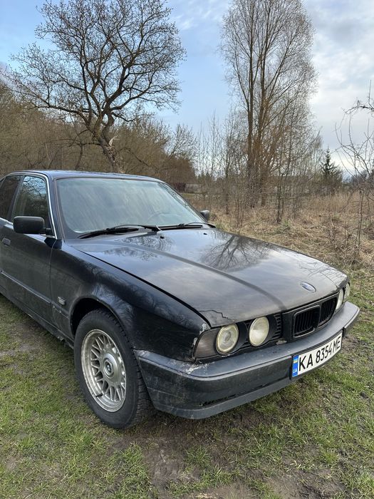 Автомобіль Бмв е34