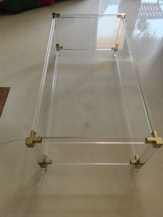 Mesa de centro em acrílico e vidro 57x114