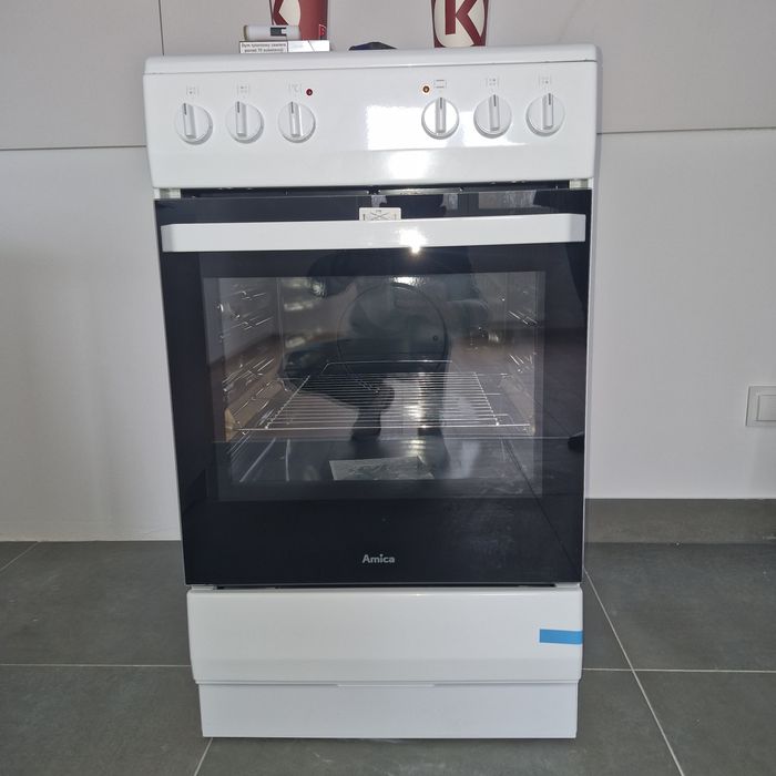 Kuchenka elektryczna z płytą ceramiczną