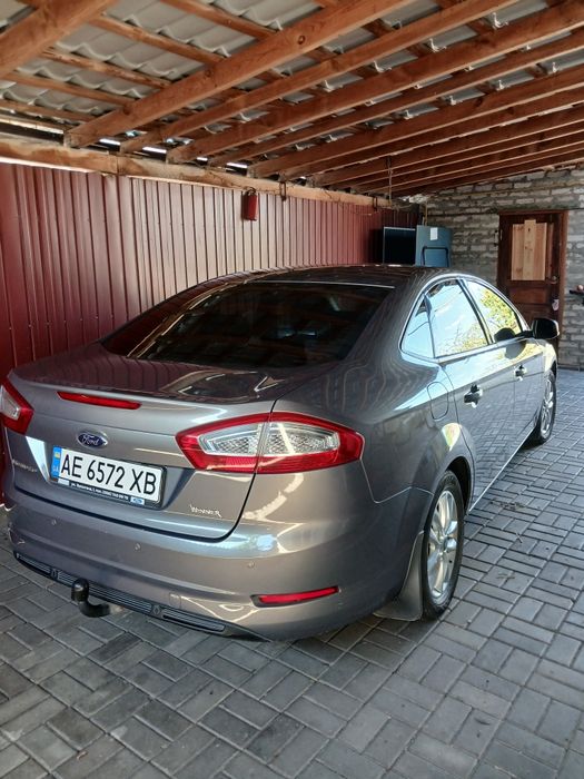автомобиль Ford mondeo