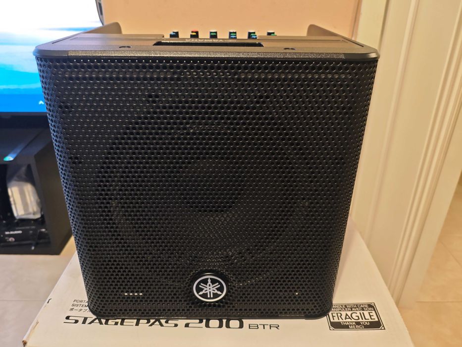 Coluna PA Portátil Yamaha Stagepas 200BTR
