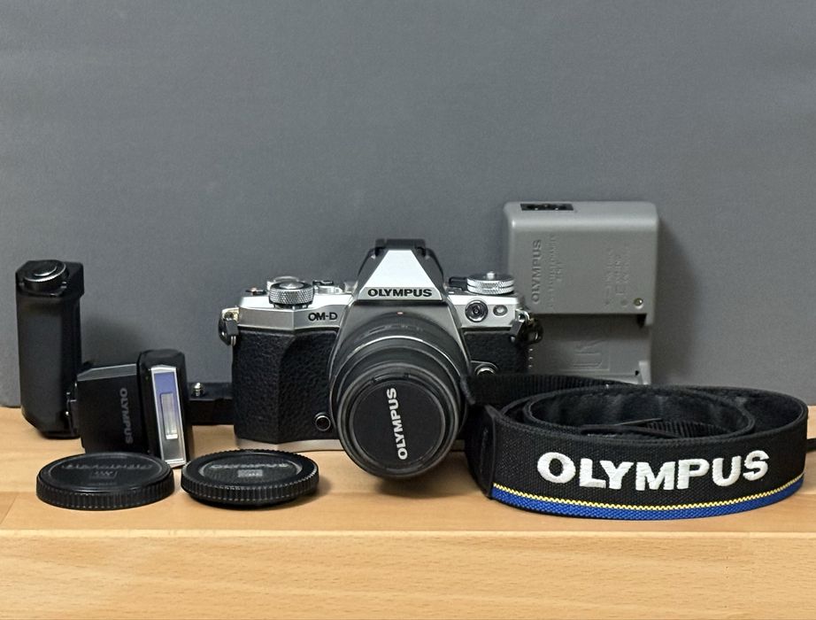 Olympus E-M5II + Grip HLD-9G+ obiektyw 14-42