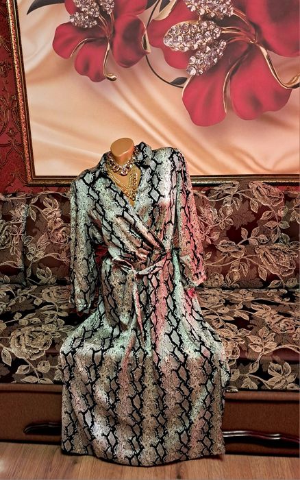 Серо-черное платье сукня под пояс.