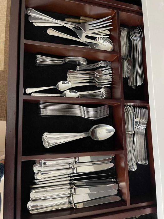 Aparador Sala, madeira boa e pesada.