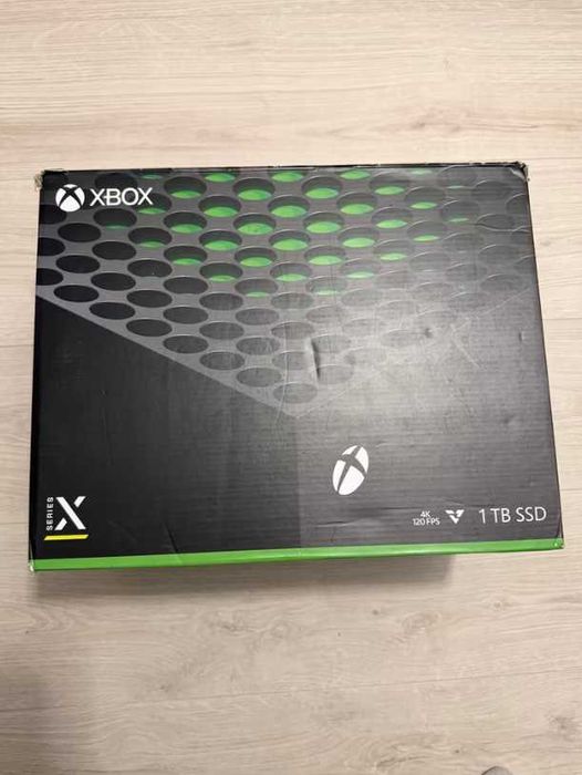 Sprzedam Xbox Series X (1 TB SSD) w dobrym stanie.