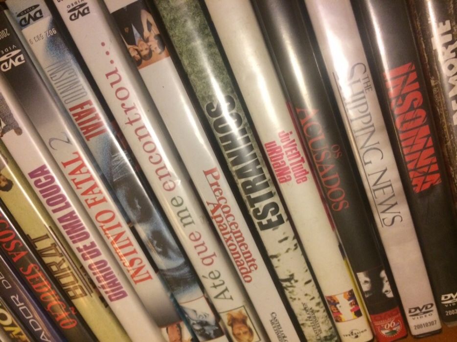 31 Filmes e 1 série do CSI de Em DVD