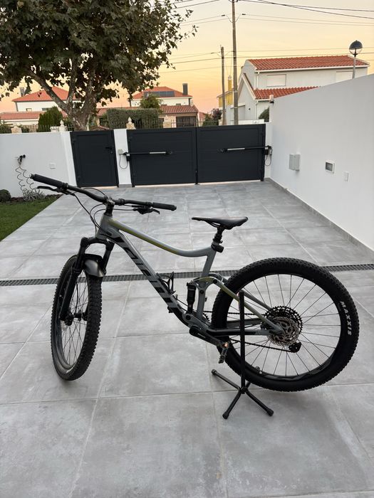 Giant Stance mtb pneus 27,5, suspensao dupla e droper post