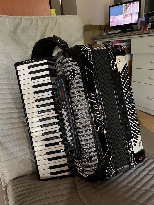 Accordion64737760189058124