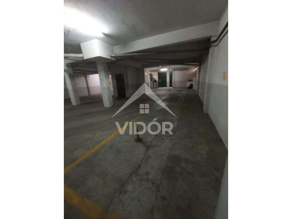 Garagem na Rua Bernardim Ribeiro Nº 178 - Circunvalação