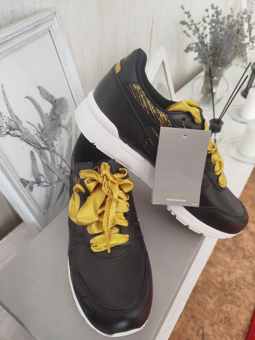 Кросівки жіночі Asics