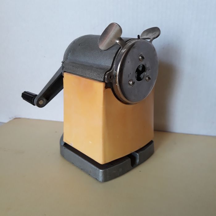 Точилка для карандашей.