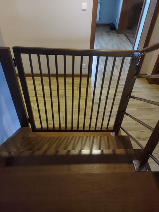 Bramka zabezpieczająca schody