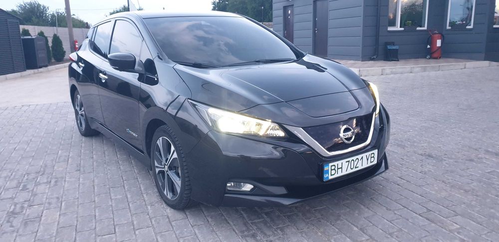 Продам Nissan Leaf